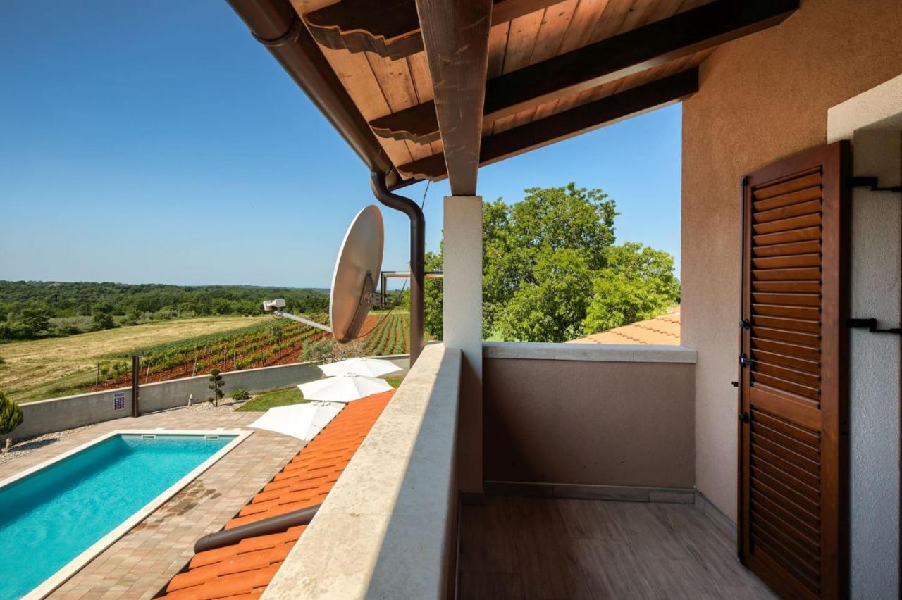 Activity Villa Gita With Pool And Grill In Tinjan Exterior photo